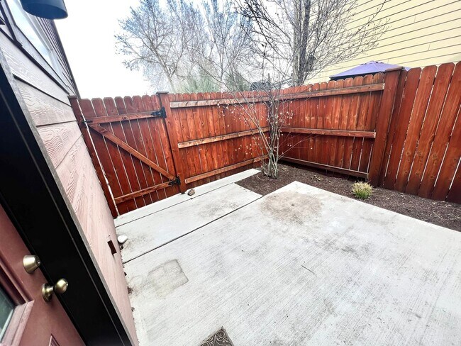 Building Photo - 796 NE Copperleaf Loop