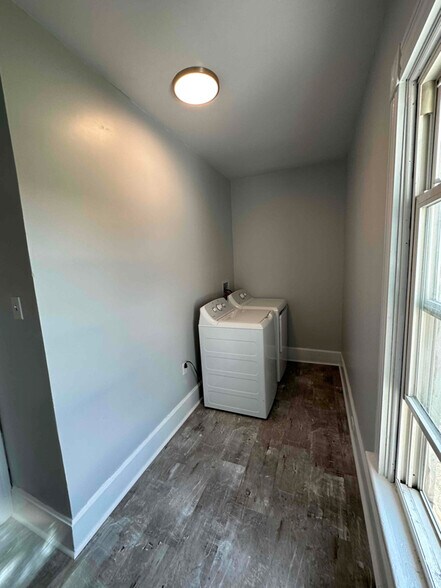 Building Photo - 307 Loucks Ave