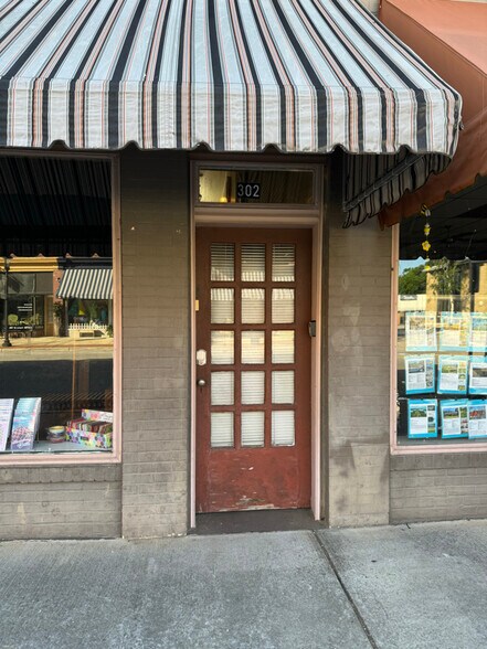 Building Photo - 302 Virginia Ave