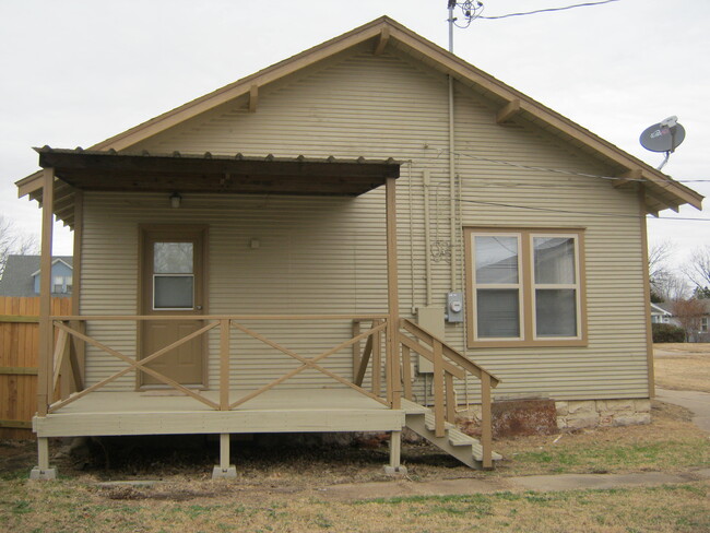 Covered Back Porch - 1125 E Moses St