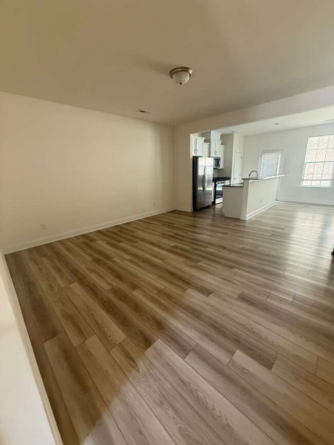Building Photo - 2100 Solana Wds Dr
