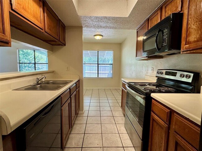 Building Photo - 512 Eberhart Ln