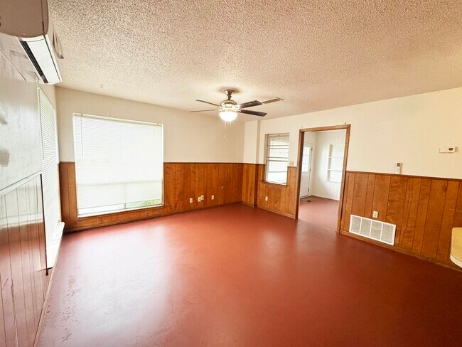 Building Photo - 132 Lake Breeze Dr