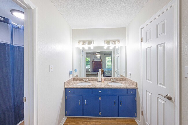 Building Photo - 118 Donna Cir