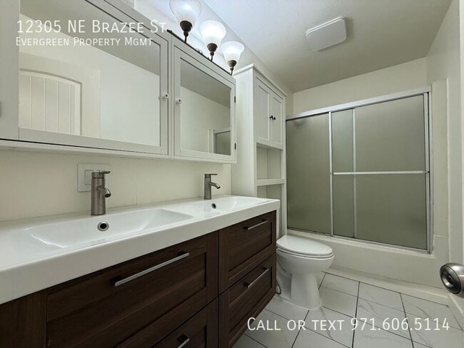 Building Photo - 12305 NE Brazee St