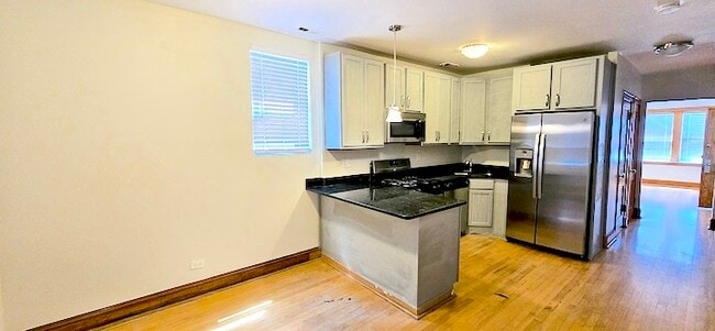 Building Photo - 4446 W Walton St