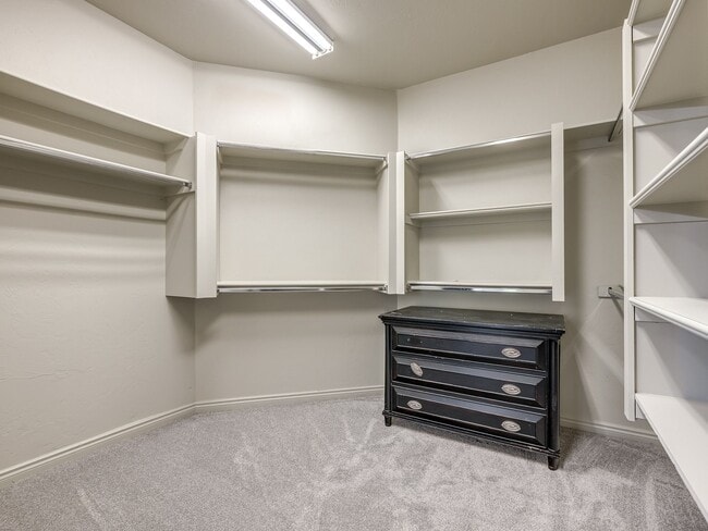 Building Photo - 8900 Belcaro Dr