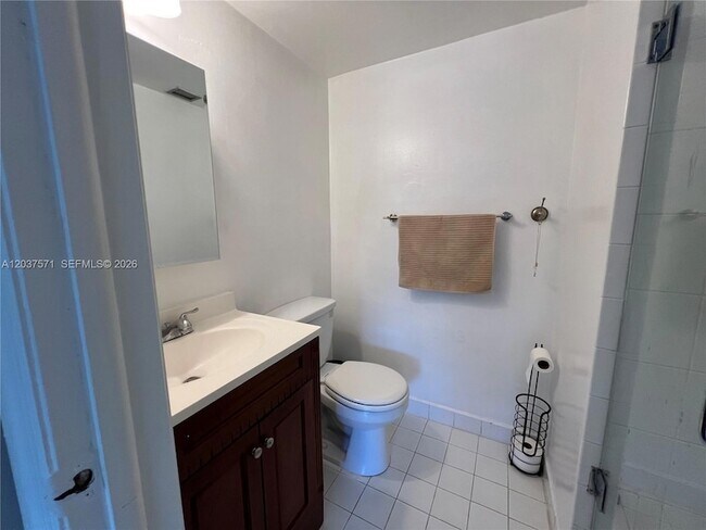Building Photo - 6886 N Kendall Dr