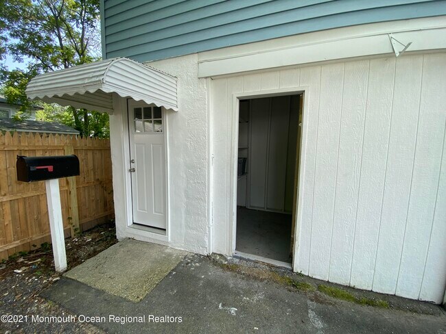 Building Photo - 1224 7th Ave