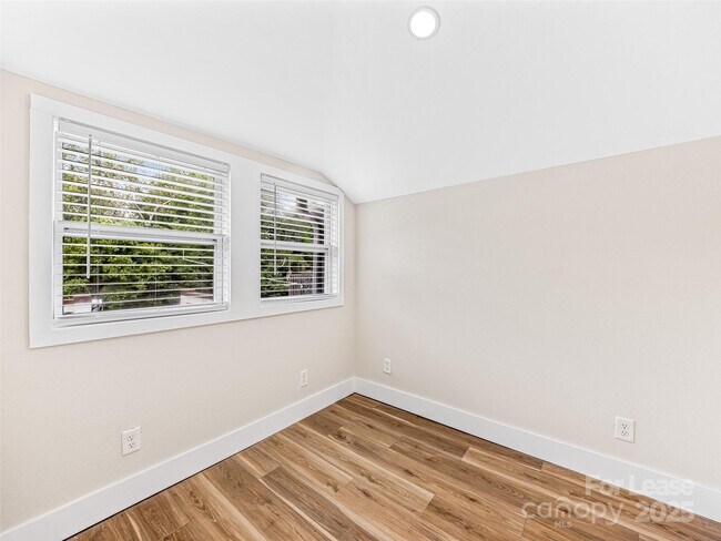 Building Photo - 42 Forsythe St