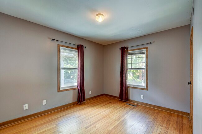 Building Photo - 307 N 31st St