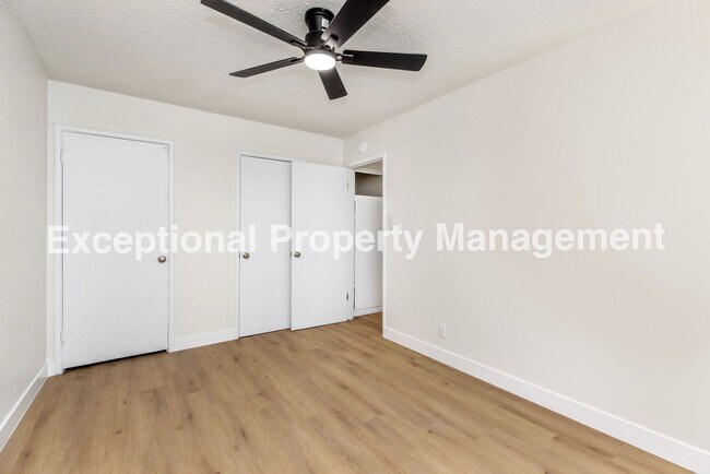 Building Photo - Ready to move in 2 bedroom 1 bath home
