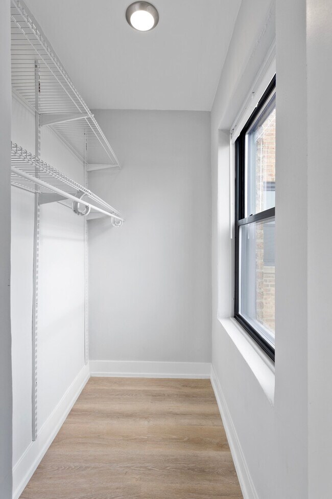 Building Photo - 6026 N Winthrop Ave