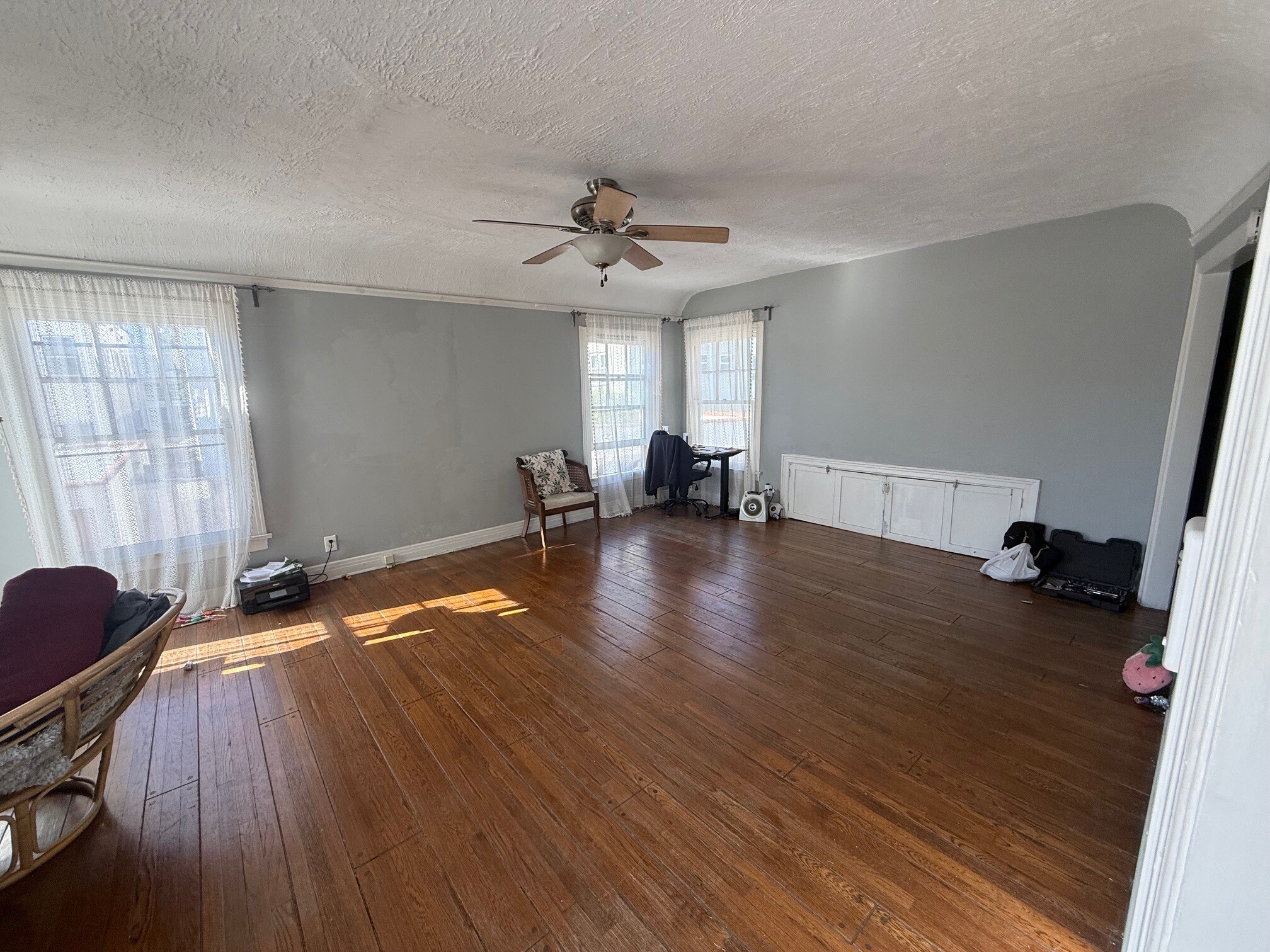 Building Photo - 731 Cochran Ave