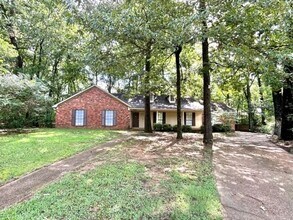 Building Photo - Spacious Home In Countrywood-4 Bedrooms 2827 SF