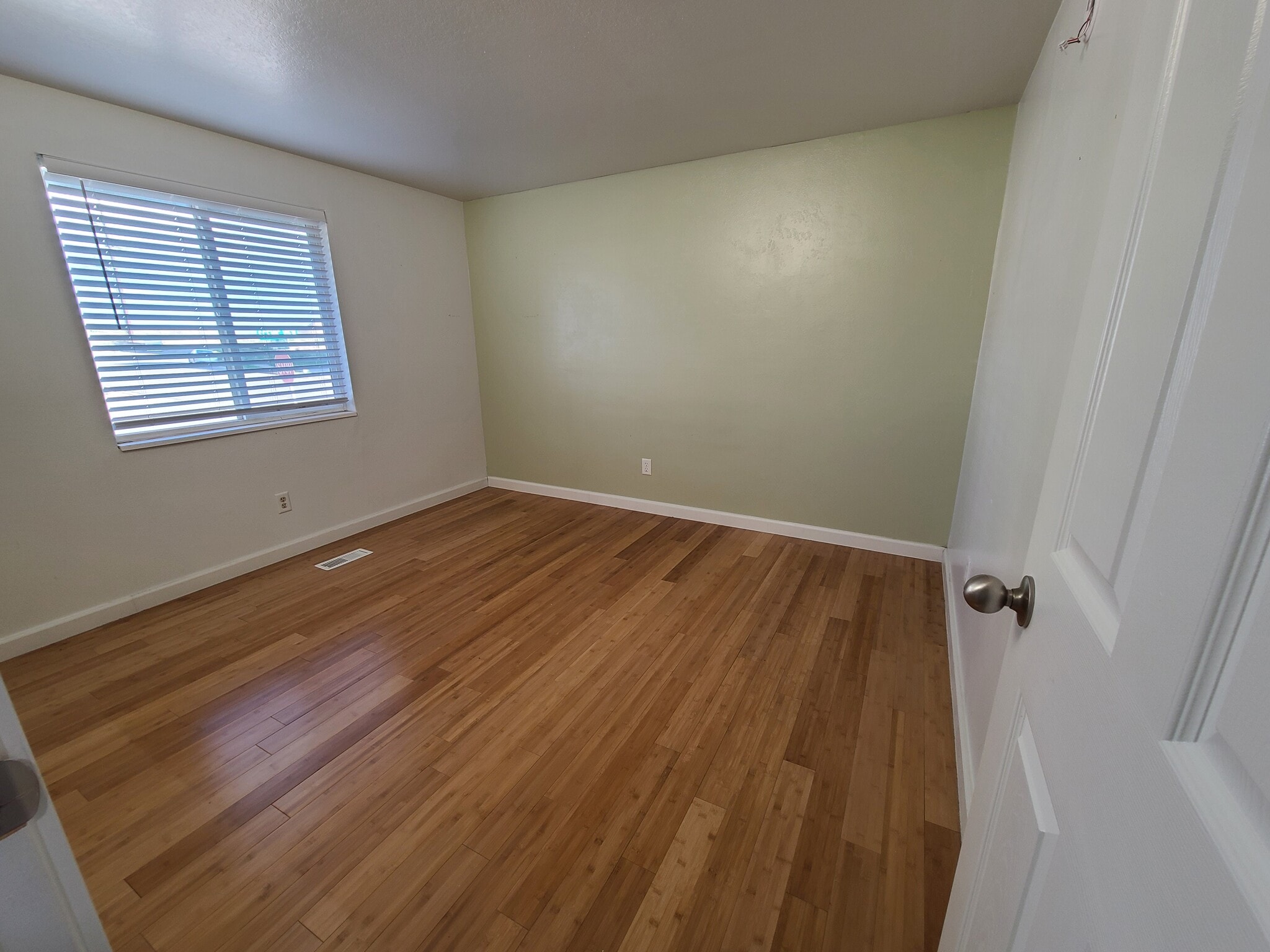Primary Bedroom - 1353 Scenic View Ln