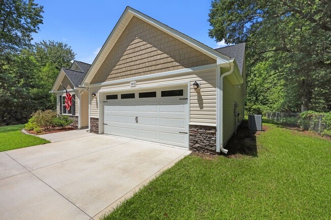 Building Photo - Welcome to Bradford Estates!