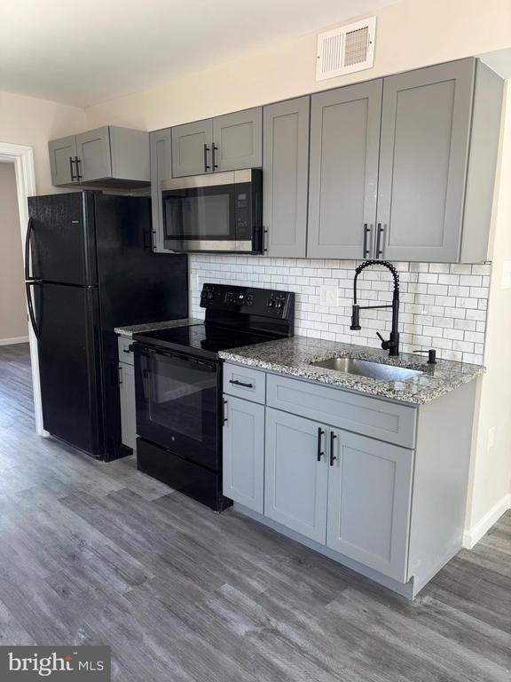 Building Photo - 105 Devereaux Ave