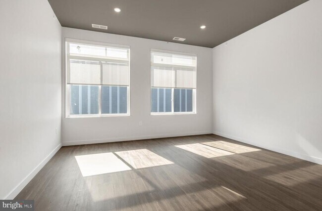 Building Photo - 525 N 41st St