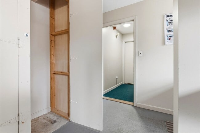 Building Photo - 6 Venice St