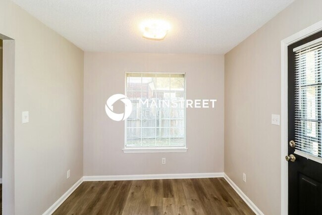 Building Photo - 3 Bedroom Pet-Friendly Home in Memphis, TN with Main Street Renewal