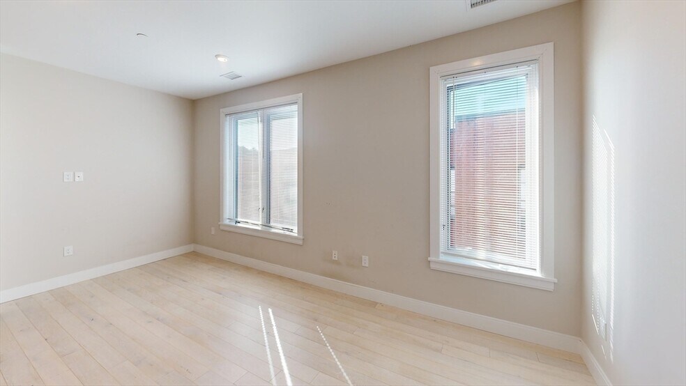 Building Photo - 198 Green St