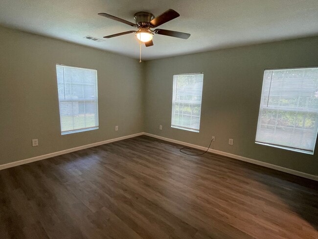 Building Photo - Available Now! Updated 4BR Home with Large Yard, Storage Shed & Modern Finishes