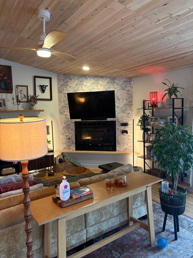 Building Photo - 1-Year Long-Term Rental