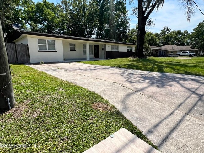 Building Photo - 8105 Santillo Dr