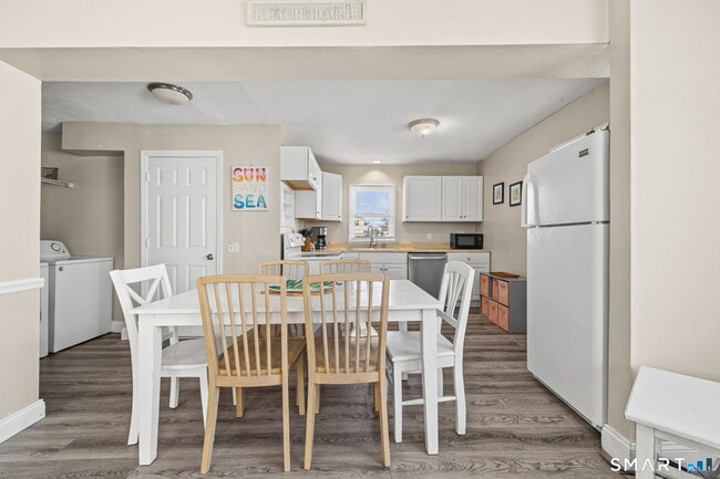 Building Photo - 116 College Pl