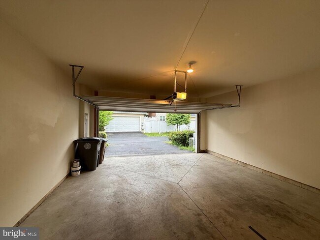 Building Photo - 1127 Gaither Rd