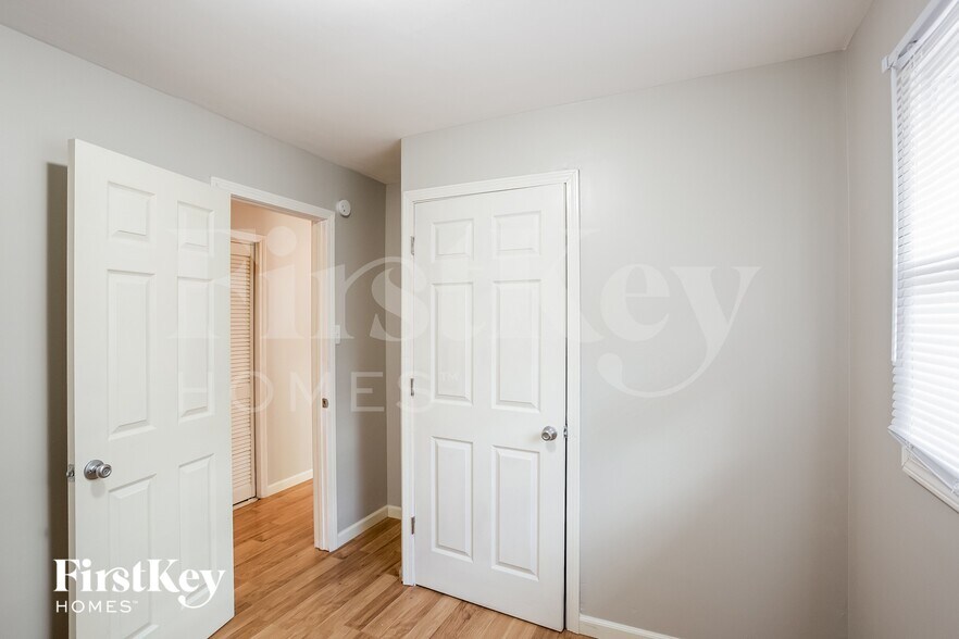 Building Photo - 10808 Ruckle St