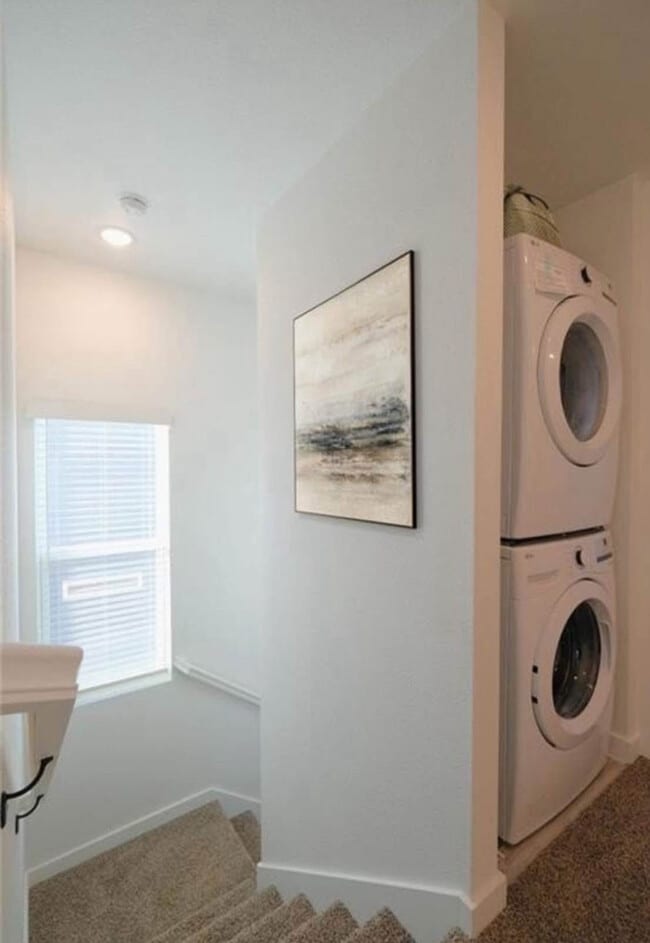 Building Photo - 811 Arctic Ave