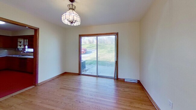 Building Photo - 315 W Main St