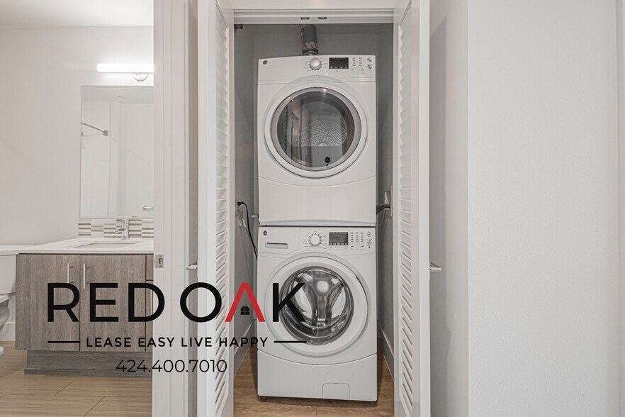 Building Photo - 1331 W 7th St