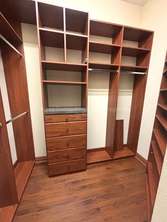 Building Photo - 902 Hire Cir