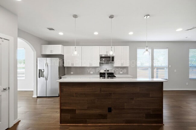 Building Photo - 605 Dumble St