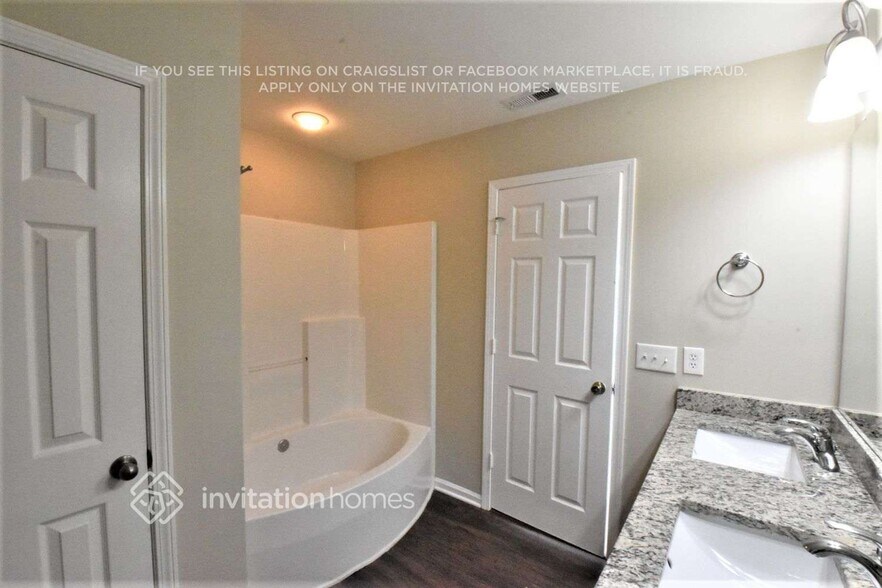 Building Photo - 2740 Markham Woods Ct