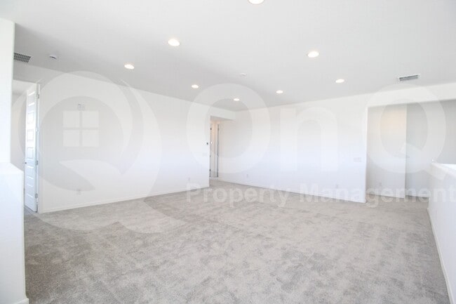 Building Photo - 19031 E Braeburn Ln