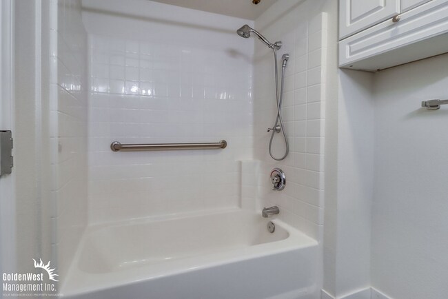 Building Photo - Updated 1Bdm 1Ba Condo with Modern Amenities and Prime Downtown San Diego Location!