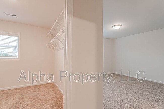Building Photo - 6 Apricot Ln