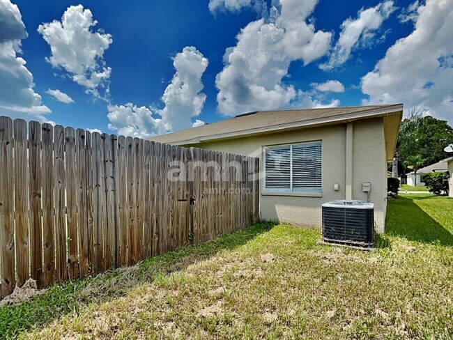 Building Photo - 30846 Midtown Ct