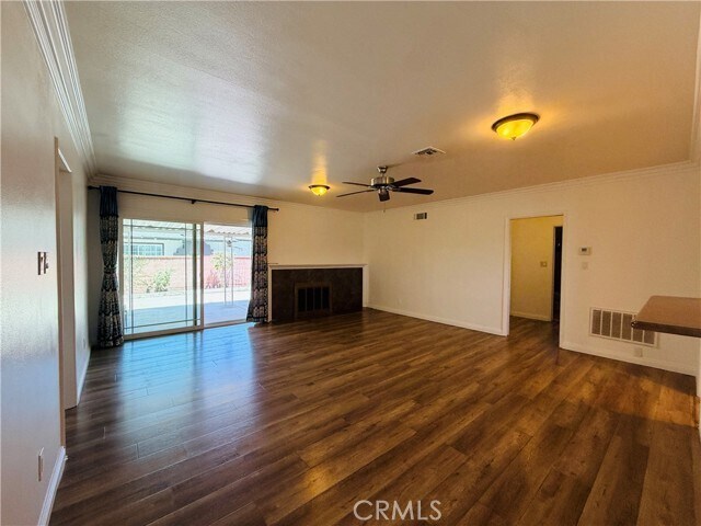Building Photo - 1525 W Houston Ave