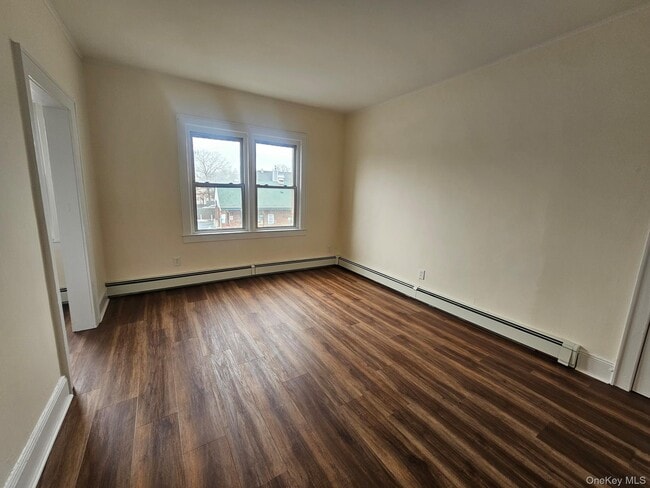 Building Photo - 2 Somerset Ave