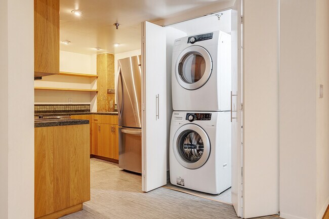 Building Photo - 461 2nd St