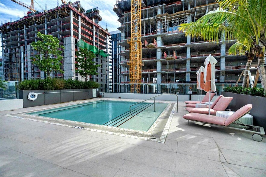 Building Photo - 11 NE 6th St