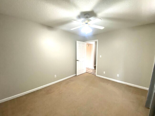 Building Photo - 2719 Knob Ct