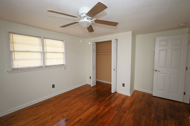 Building Photo - 5023 Cedar St