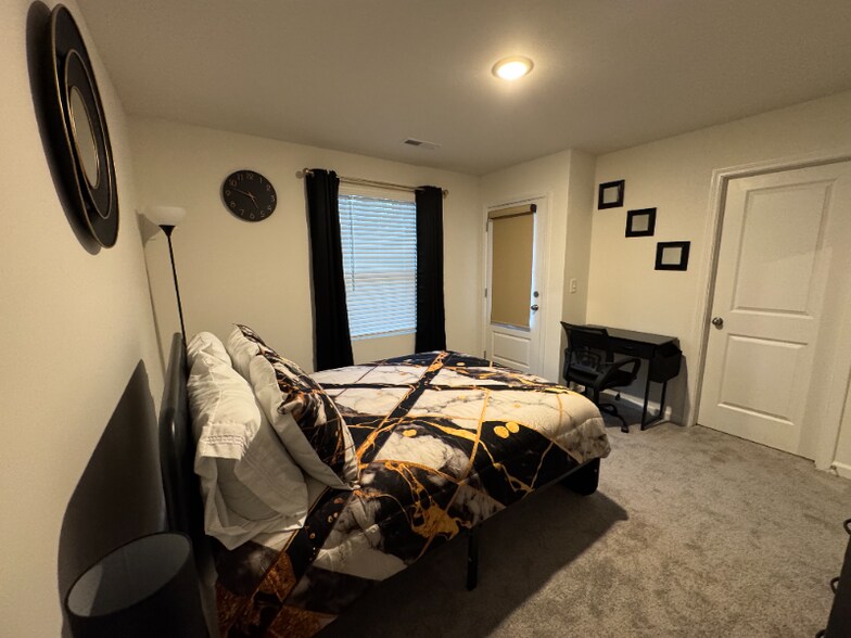 Building Photo - 533 Gantt St