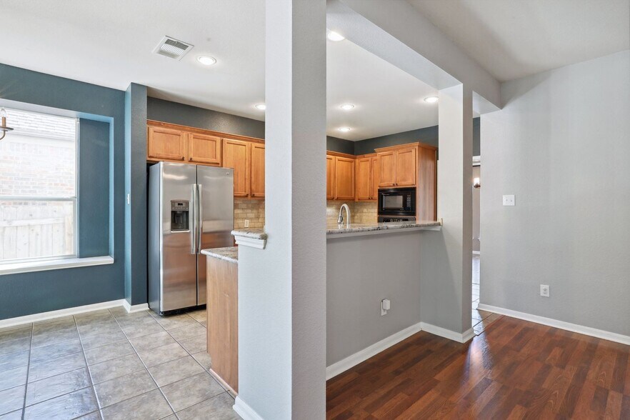 Building Photo - 3700 Harvey Penick Dr